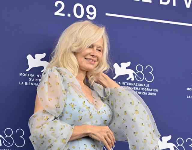 Pamela_Anderson__ph._Aleksander_Kalka_-_Courtesy_Archivio_Storico_La_Biennale_di_Venezia